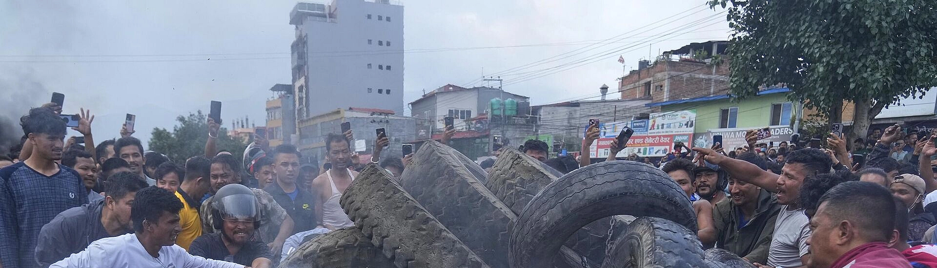 В Непале более 500 заключенных сбежали из тюрьмы на фоне беспорядков