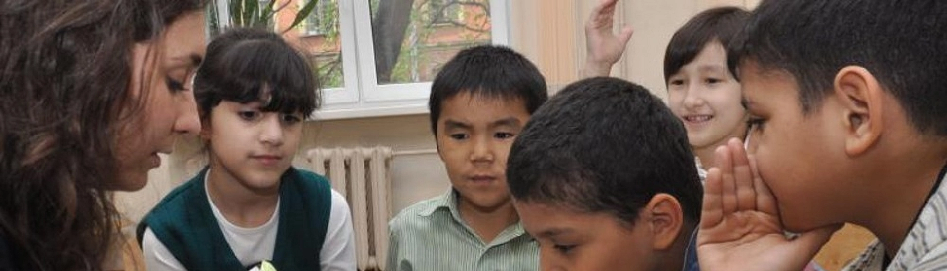 В российские школы в 2025 году зачислили лишь 13% детей-иностранцев, подавших документы