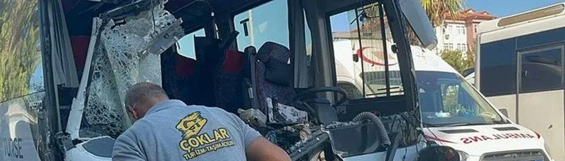 В Турции туристический автобус с россиянами попал в ДТП: 15 пострадавших