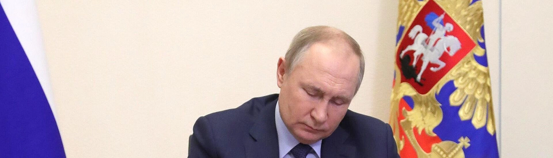 С 1 октября зарплаты силовиков, судей и прокуроров вырастут на 7,6%