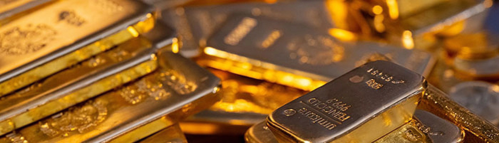 Цена золота превысила $4000 за унцию на фоне политических кризисов в США и Франции