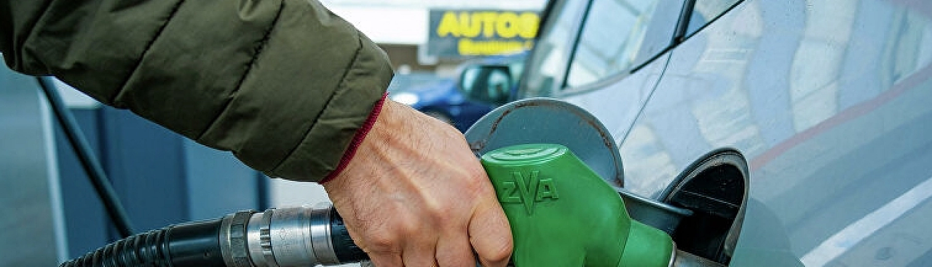 Цены на топливо в России удерживаются на рекордных уровнях, нефтяники рискуют снова остаться без демпфера