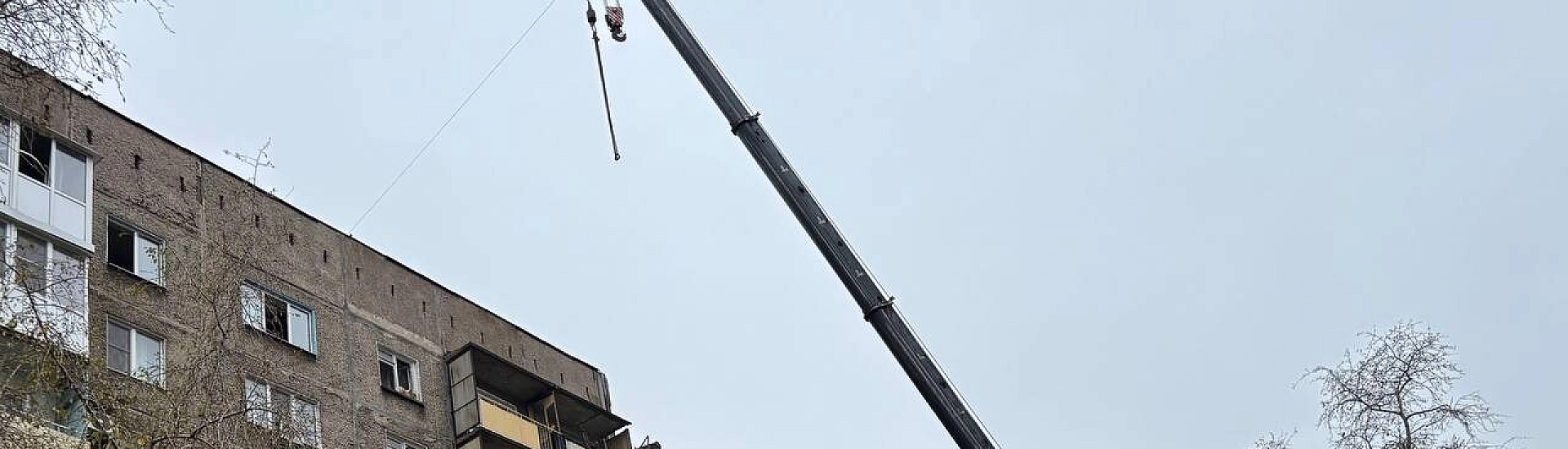 В Алчевске взрыв в жилом доме разрушил шесть квартир, погибли два человека