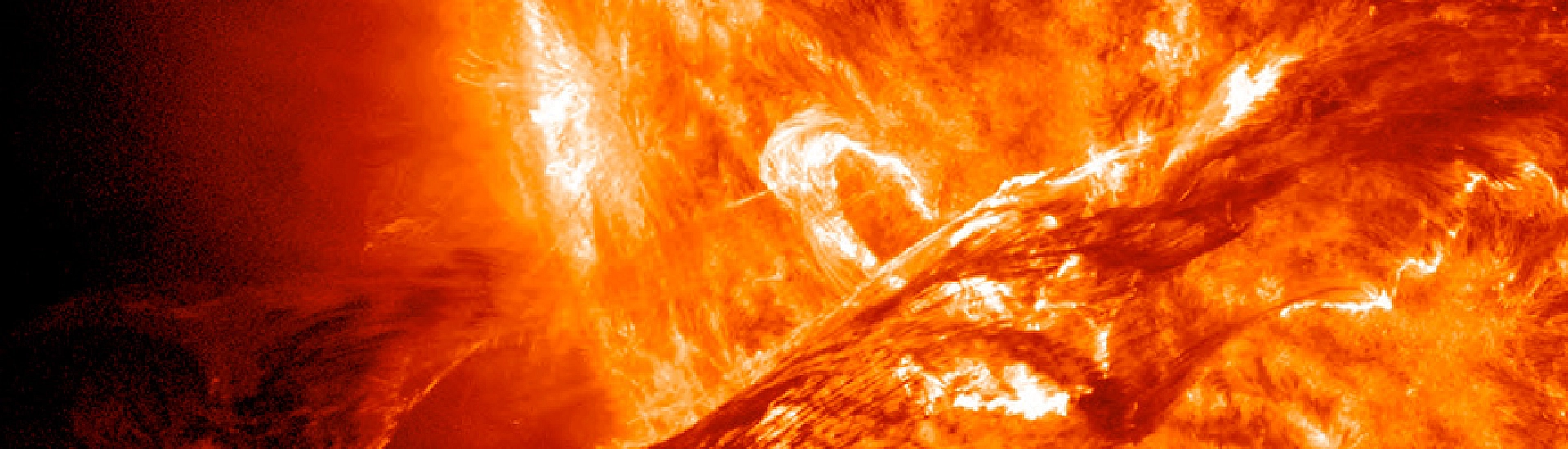 Солнце выбросило гигантский протуберанец, но Земле угрозы нет