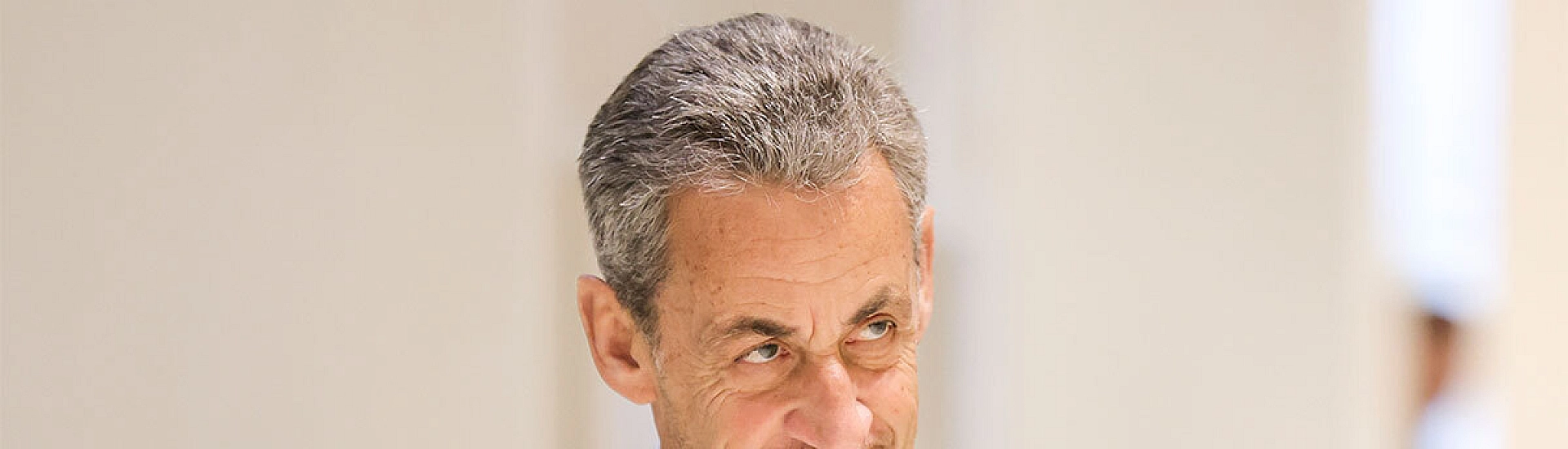 Николя Саркози прибыл в парижскую тюрьму Ла Санте для отбытия пятилетнего срока