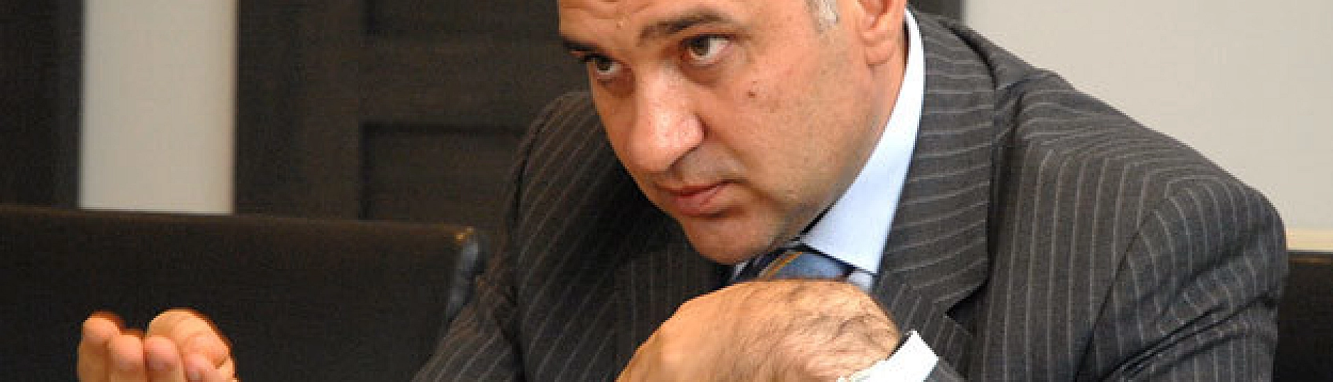 Несис с мальтийским паспортом и его ширмы: бюджет трещит, офшоры пополняются