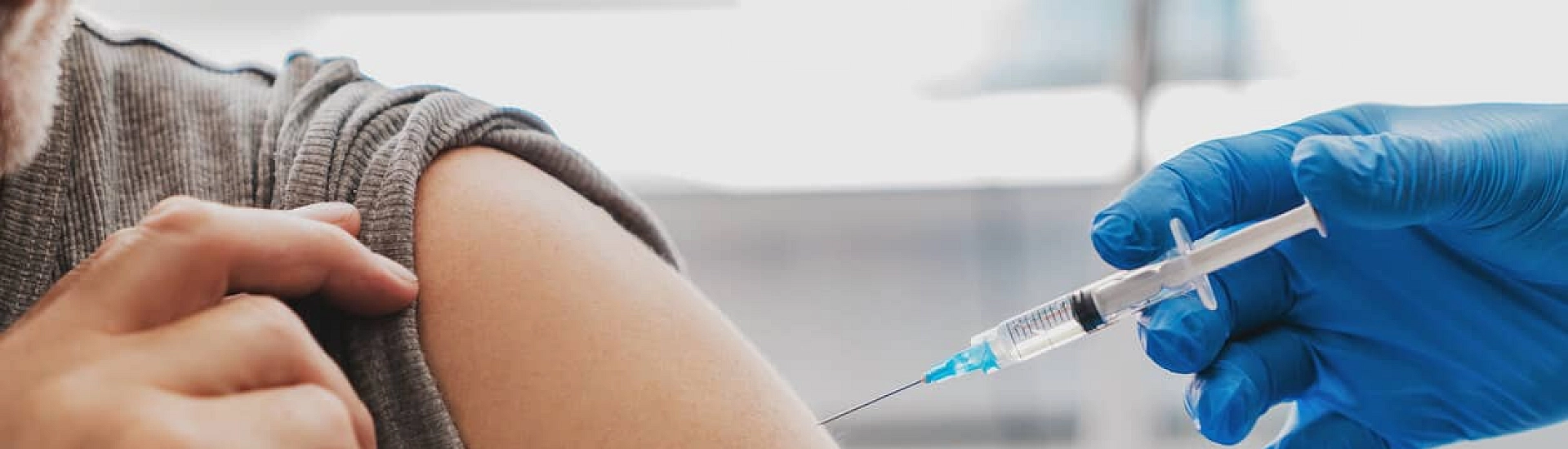 Прививки от гриппа сделали более 47 млн россиян - Роспотребнадзор сообщил о росте госпитализаций