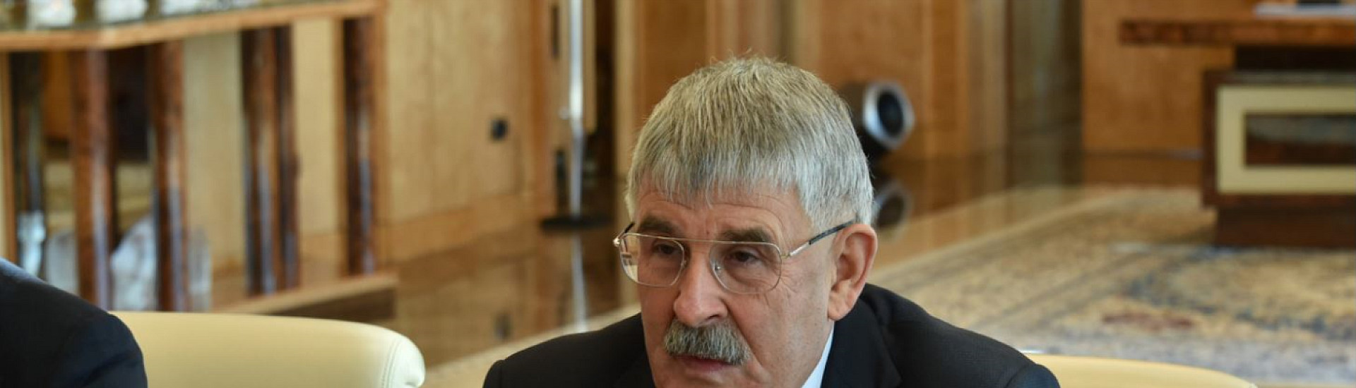 Экс-министры на шухере: мутный схематоз Ханиных с выходом на Казахстан