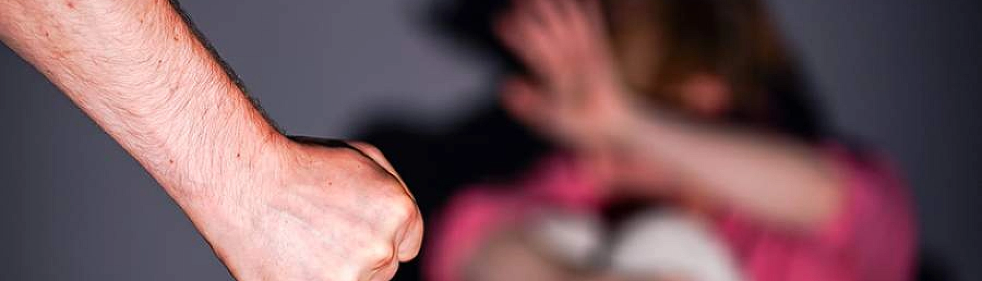 Во Владивостоке студентка заявила о нападении охранника института на неё и её мать