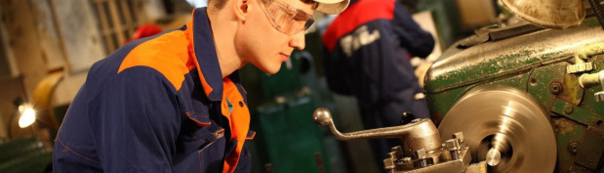 Девятиклассники, не сдавшие ГИА, смогут бесплатно получить рабочую профессию