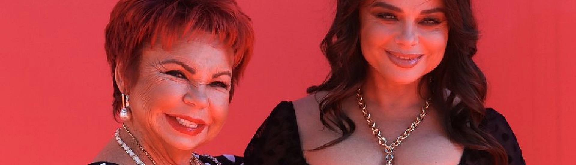 Мама Наташи Королёвой рассказала, что певица тайно помогает родственникам на Украине