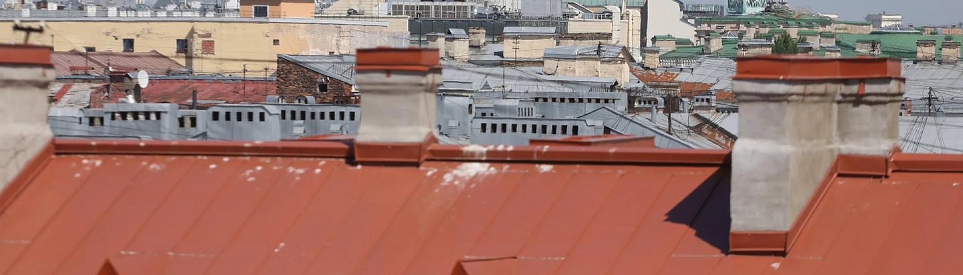 В Петербурге за год отремонтировали почти три тысячи крыш многоквартирных домов