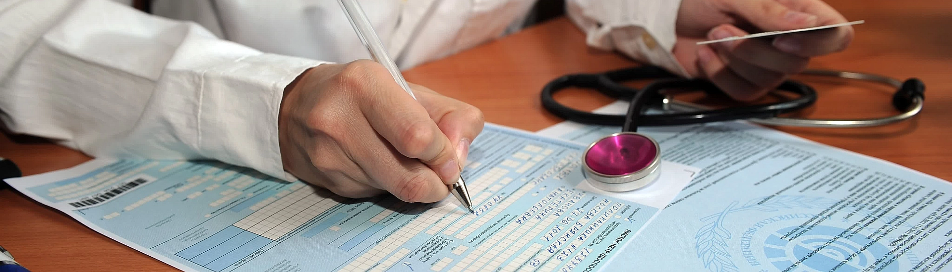 Путин подписал закон об эксперименте с оплачиваемыми больничными для самозанятых