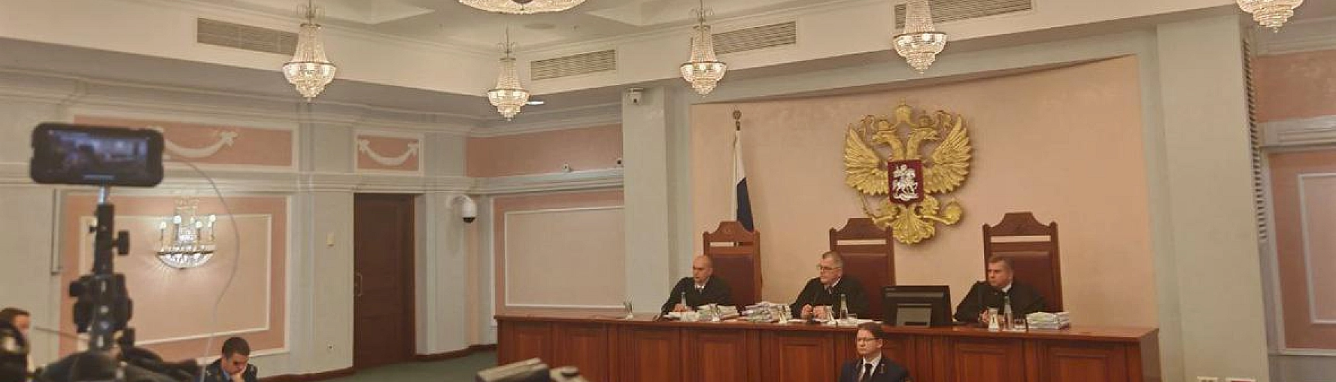 Прокуратура выступила против выселения Ларисы Долиной по иску покупательницы квартиры