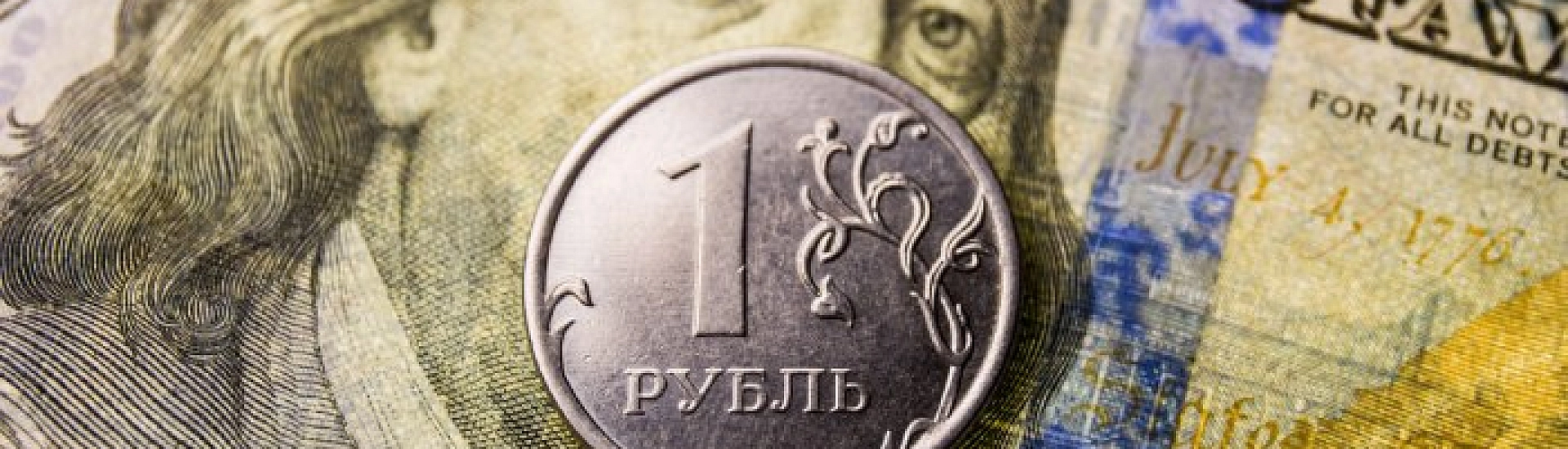 Юань слегка укрепился на старте торгов, рубль слабеет в ожидании решения ЦБ