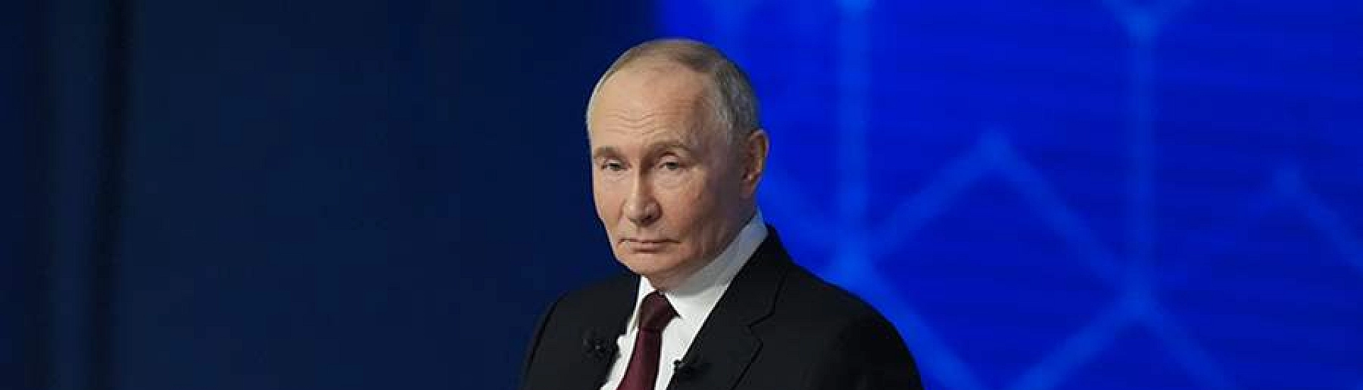Путин назвал аморальным лишение многодетных семей выплат из-за небольшого превышения дохода