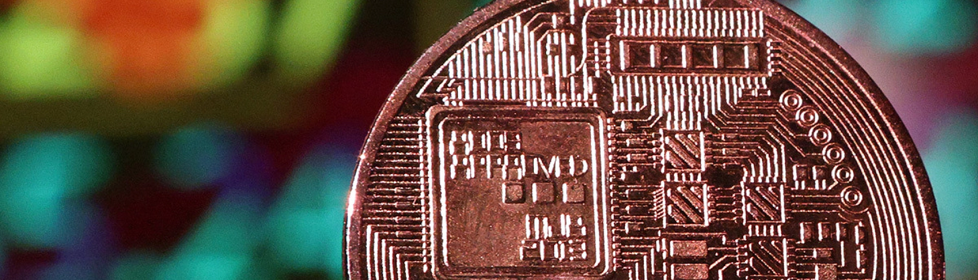 ЦБ предложил признать криптовалюты валютными ценностями и запретить их для расчетов внутри страны