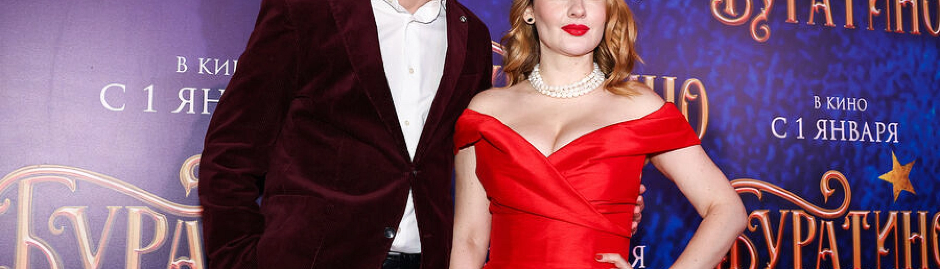 Анна Цуканова-Котт появилась на премьере в откровенном наряде