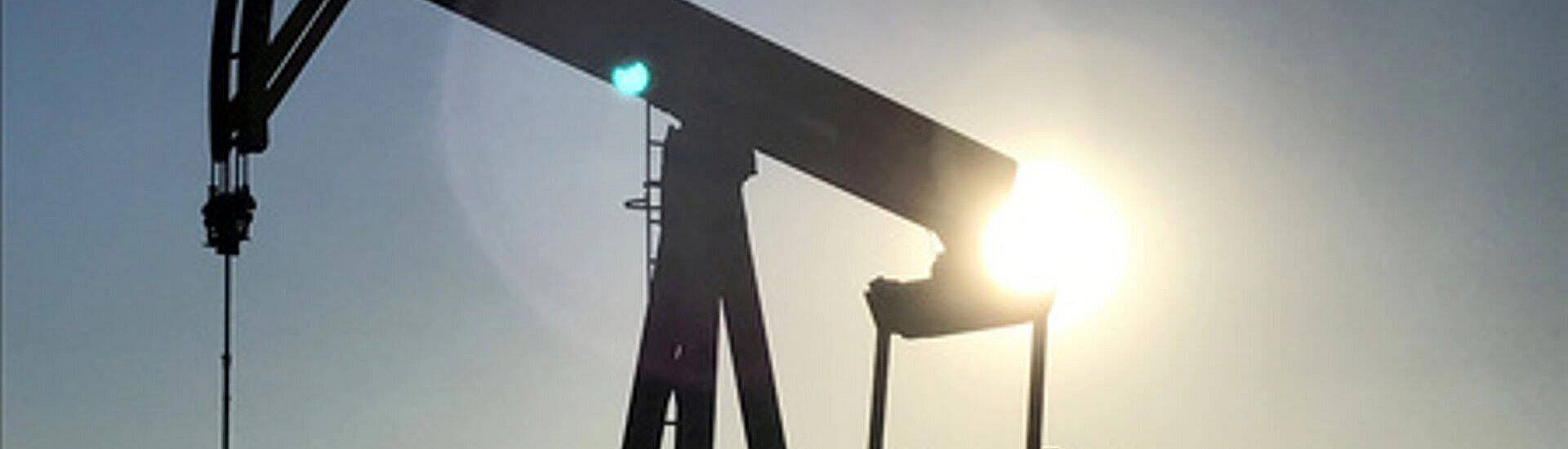 Нефть Brent и WTI слегка подешевела на фоне рождественского затишья на рынках