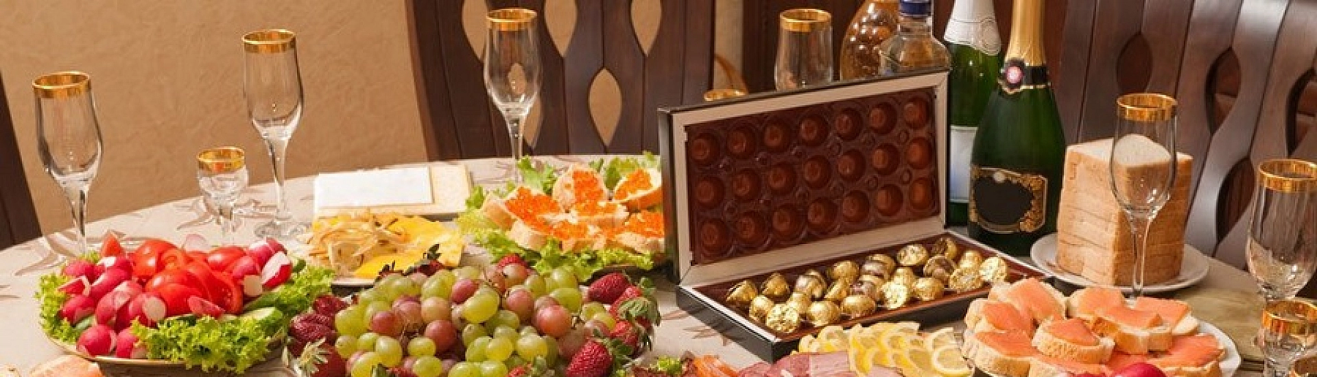 Новогодний продуктовый набор подорожал на 6% за год