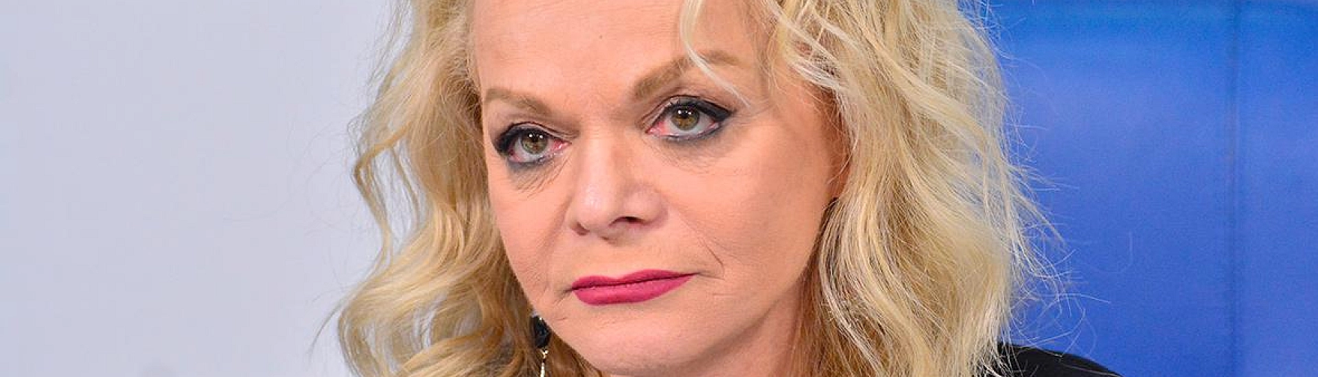 Лариса Долина вывозит вещи из квартиры в Хамовниках