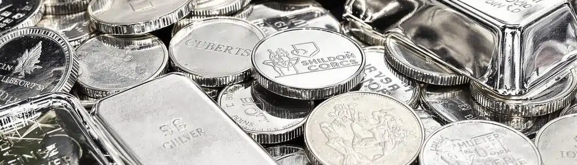Фьючерсы на серебро обновили рекорд на фоне снижения ставок и геополитических рисков