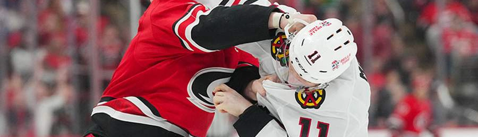 Никишин устроил драку в матче НХЛ против «Чикаго»