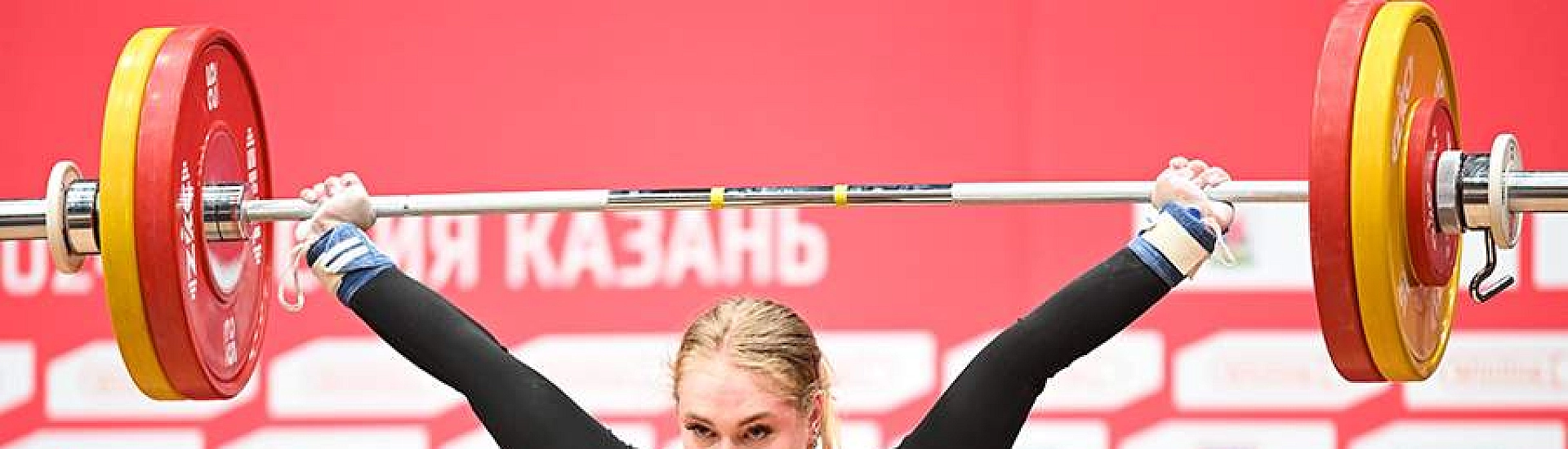 IWF разрешила российским тяжелоатлетам до 23 лет выступать с флагом и гимном