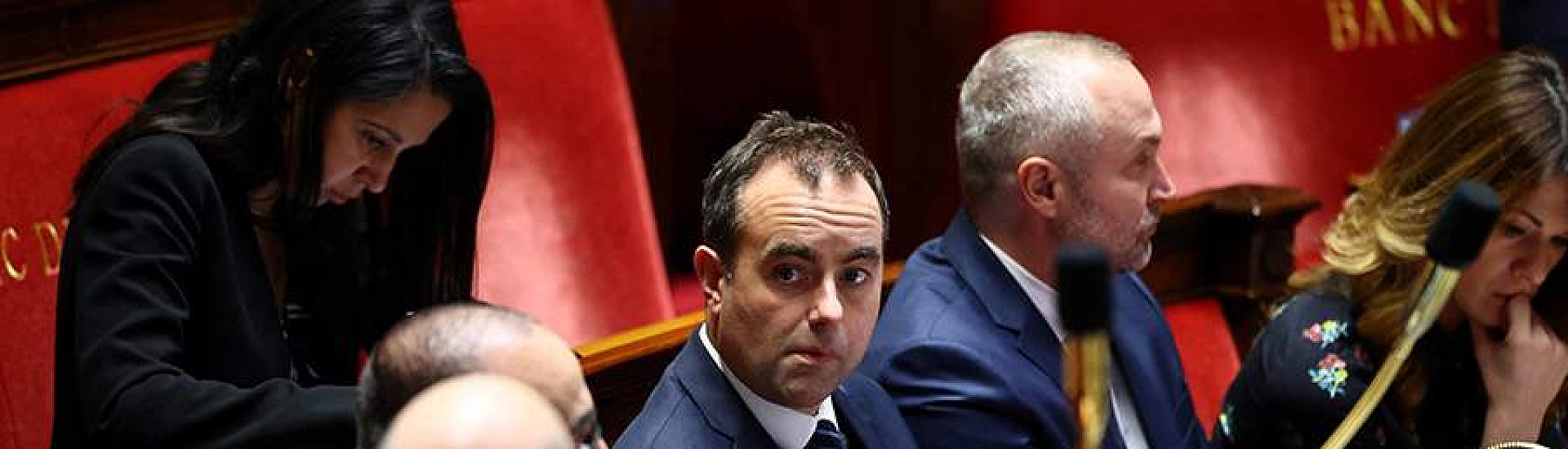 Национальная ассамблея Франции отклонила шестой вотум недоверия правительству Лекорню