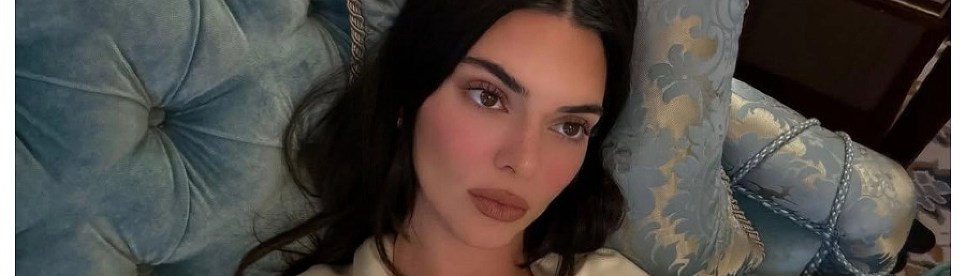 Кендалл Дженнер опубликовала откровенные кадры из домашней фотосессии