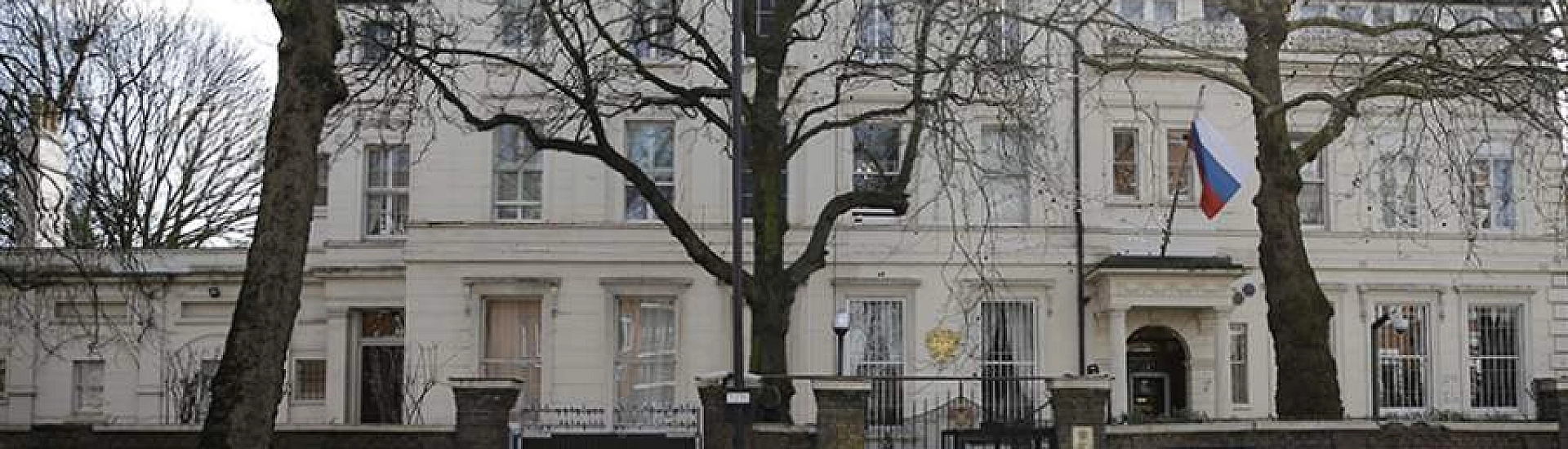 Великобритания лишила аккредитации сотрудника посольства России в Лондоне