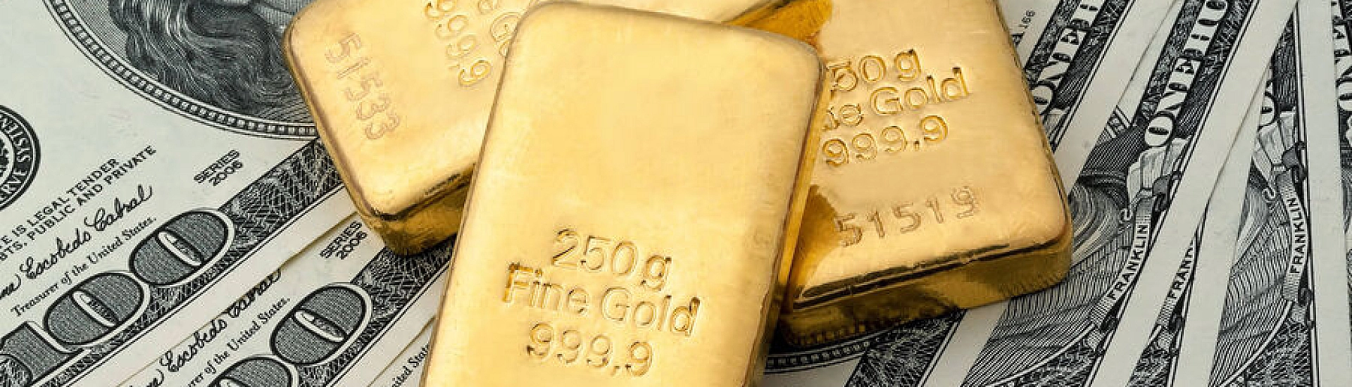 Цена золота впервые с конца января опустилась ниже 4700 долларов за унцию