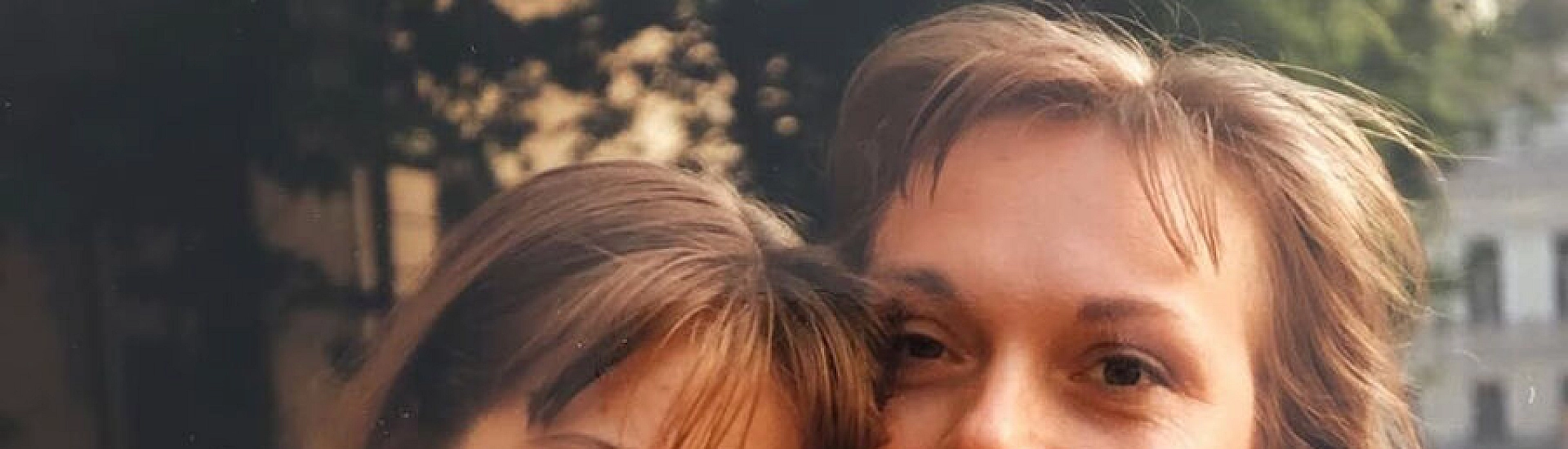 Анастасия Стоцкая поделилась редким архивным снимком из юности