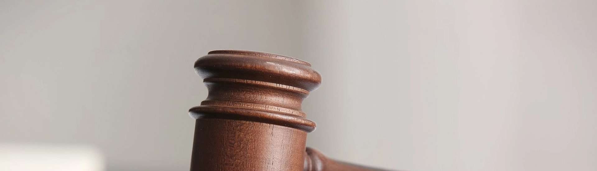 В Омской области экс-чиновницу будут судить по делу о взятках, передававшихся в коробках из-под шоколада