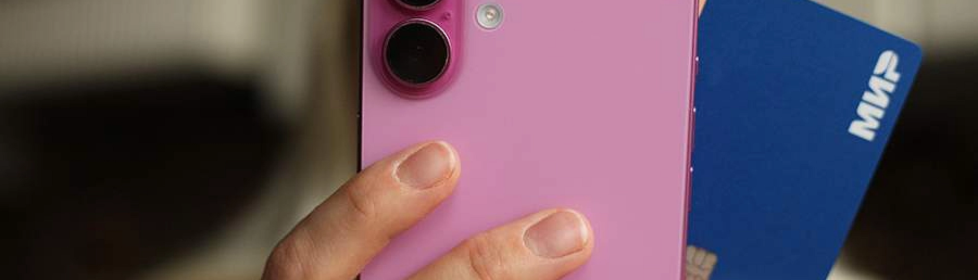 МВД предупредило об опасности отправки фото банковских карт с «закрашенными» данными