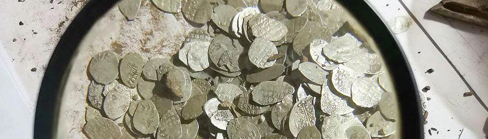 В Москве при реставрации палат Аверкия Кириллова обнаружили клад из более чем 20 тысяч монет