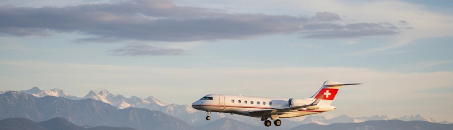 Спецборт с российской делегацией вошел в воздушное пространство Швейцарии перед переговорами в Женеве