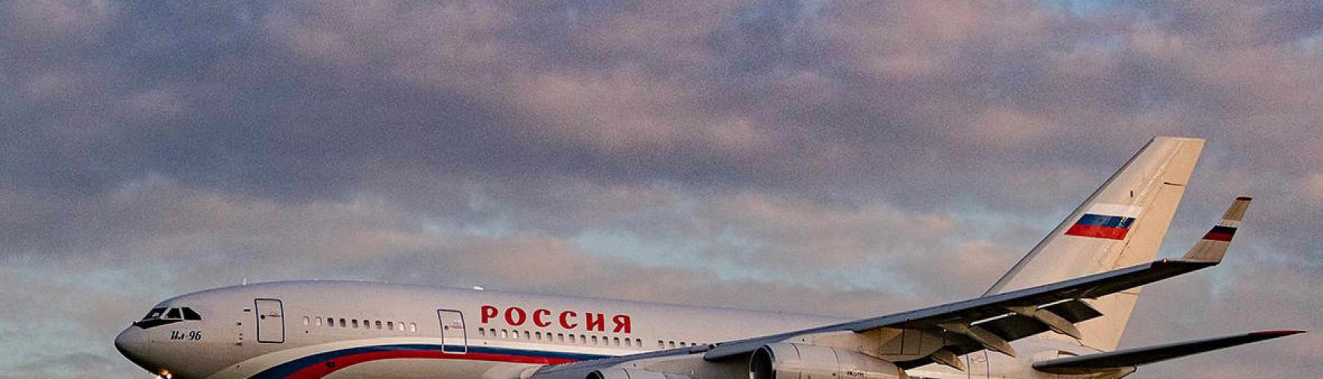 Самолет с делегацией во главе с Мединским прибыл в Женеву на переговоры по Украине