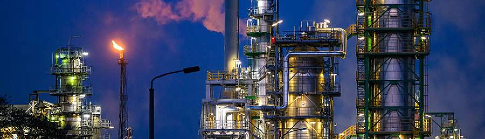 Еврокомиссия подтвердила остановку поставок дизеля на Украину из Венгрии и Словакии