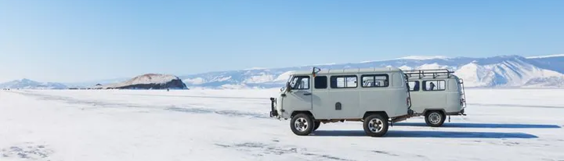 На Байкале под лед ушел автомобиль с туристами, возбуждено уголовное дело