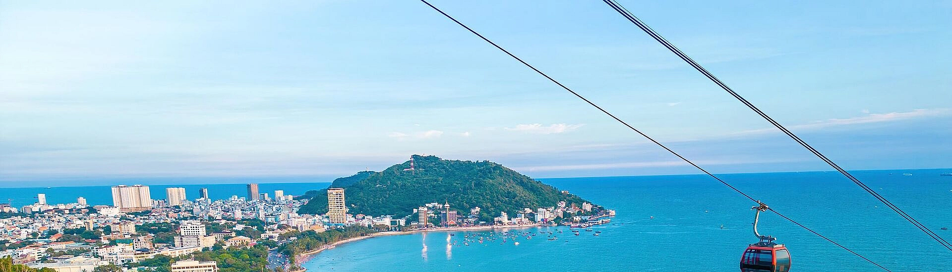 Российские туристы пожаловались на массовые отравления на курорте во Вьетнаме