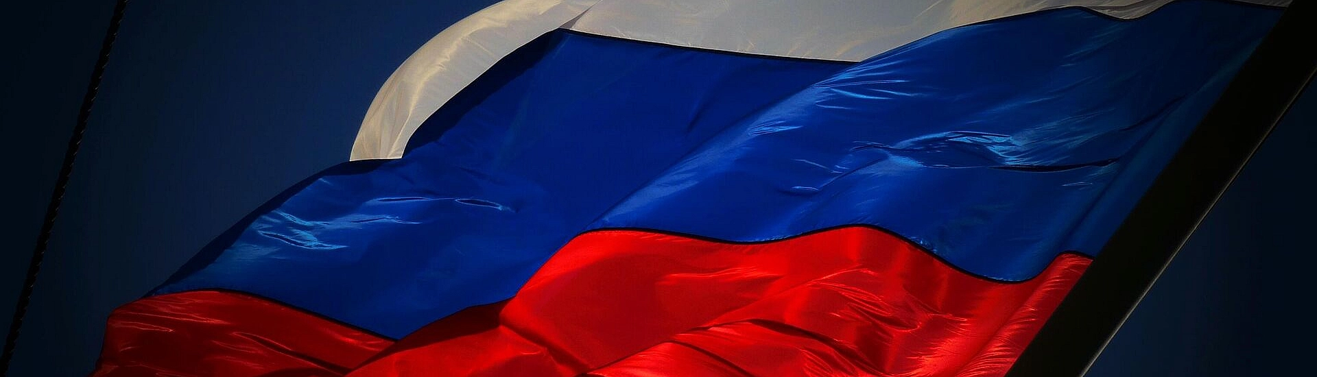 С 1 марта 2026 года в России изменятся правила перевода сельхозземель, увольнения мигрантов и обслуживания авиапассажиров