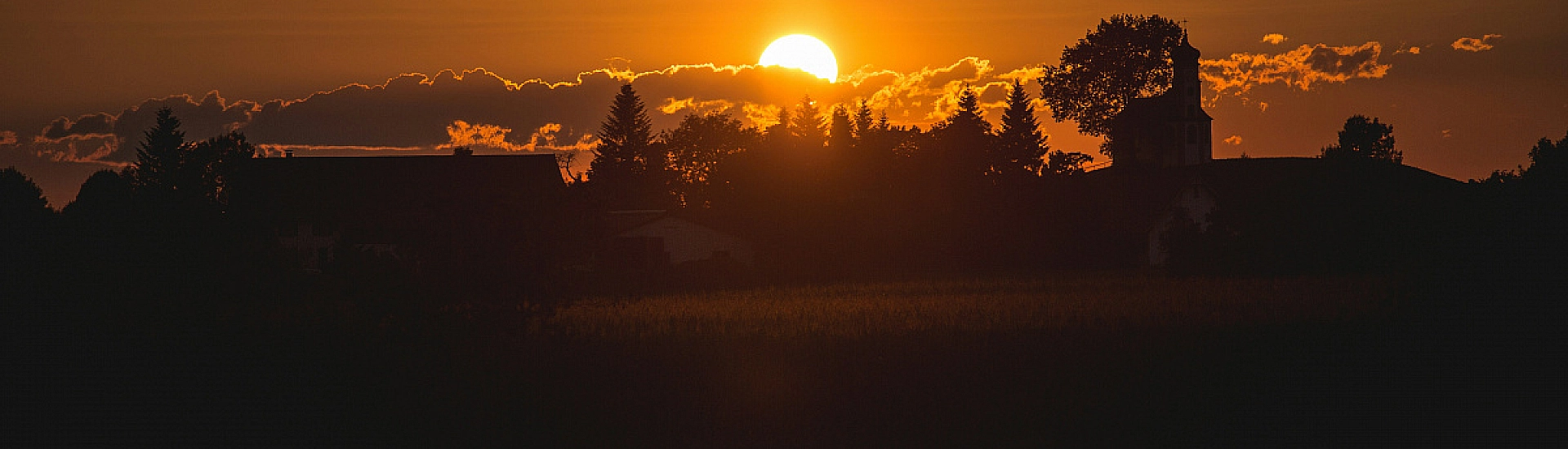 Ученые сообщили о выбросе гигантского протуберанца на Солнце