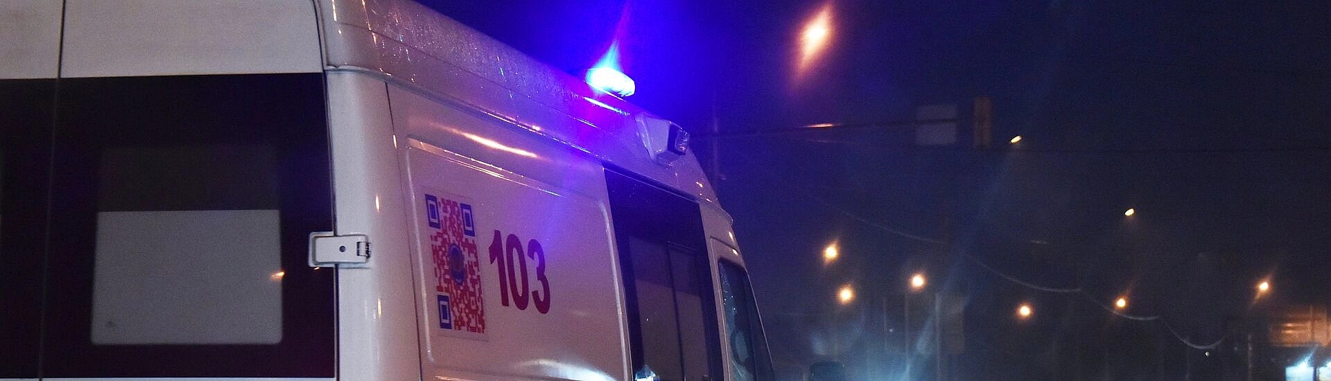 Женщина погибла после удара дрона по автомобилю в Сватове