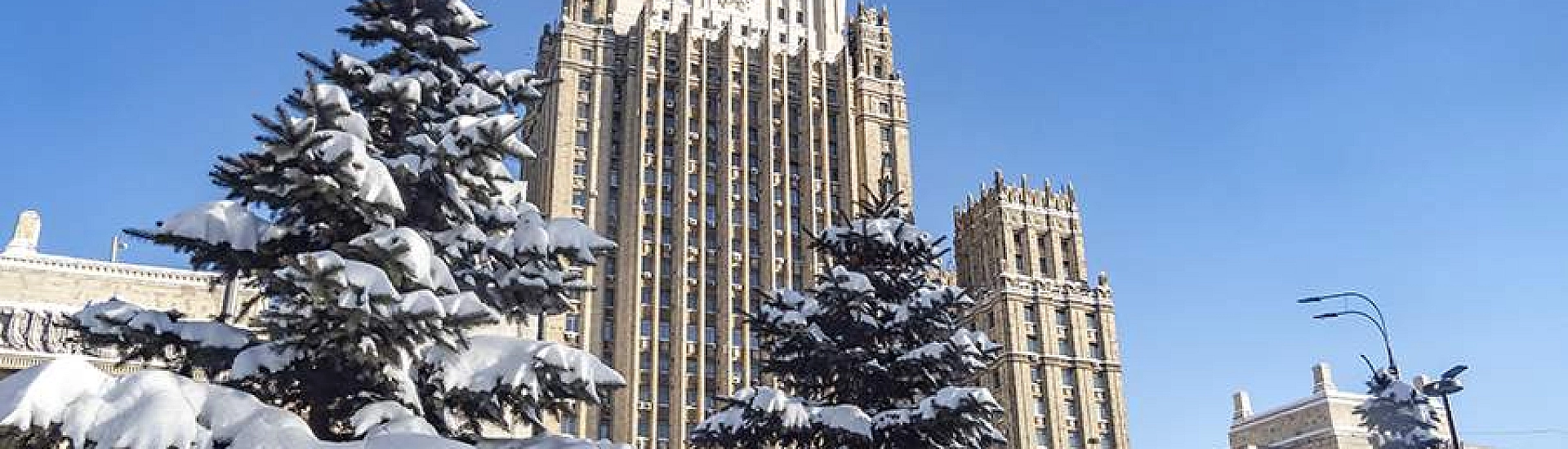 Россия не планирует полную эвакуацию посольства в Тегеране