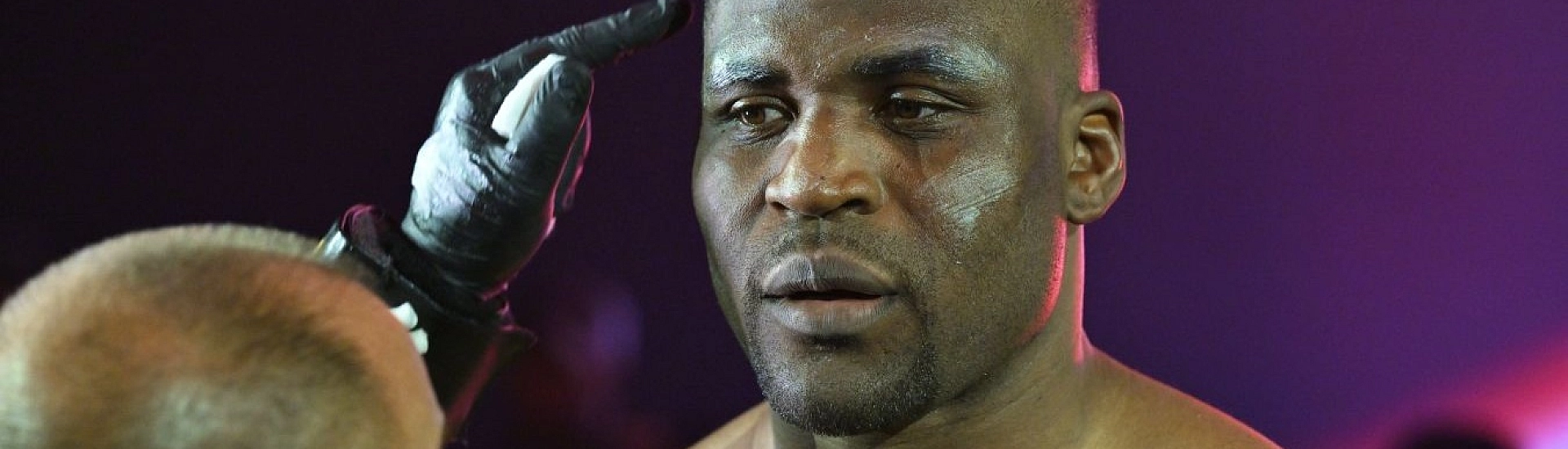 Лига PFL расторгла контракт с бывшим чемпионом UFC Фрэнсисом Нганну