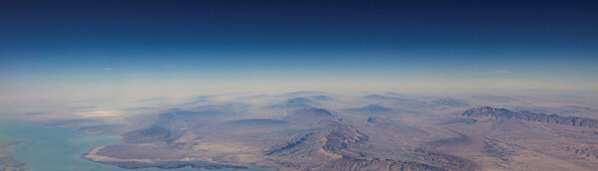 Верховный лидер Ирана заявил о важности блокировки Ормузского пролива