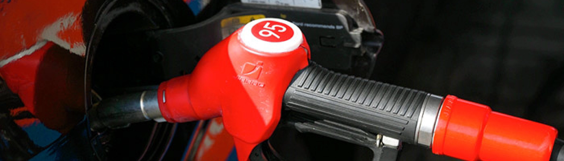 Цены на бензин в Москве за неделю выросли на 21 копейку