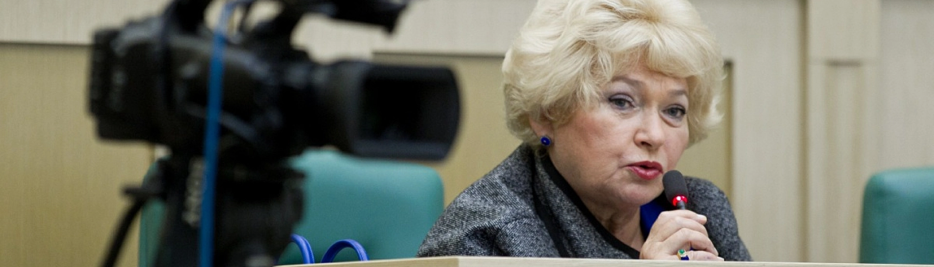 Людмила Нарусова призвала защитить Александровскую колонну от концертов и мотозаездов