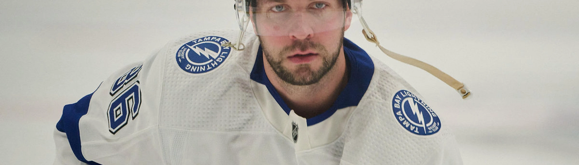 Никита Кучеров признан первой звездой дня в НХЛ после хет-трика